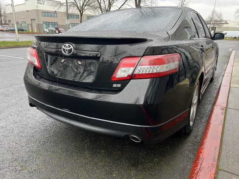 Used 2011 Toyota Camry SE w/ Sport Leather Pkg FWD image 3