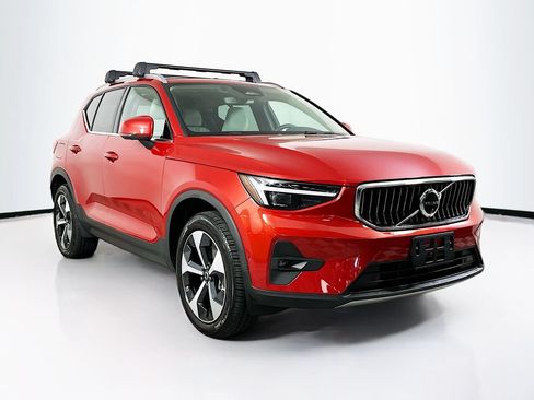 Used 2024 Volvo XC40 B5 Plus w/ Climate Package AWD/4WD image 2