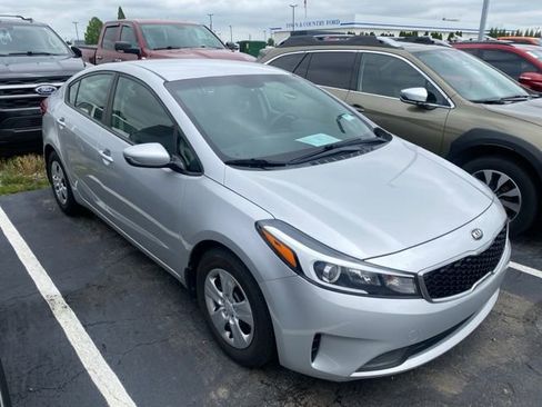 Used 2017 Kia Forte LX FWD image 3