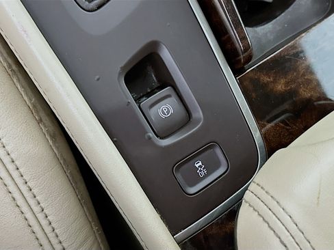 Used 2016 Buick LaCrosse Leather FWD image 25