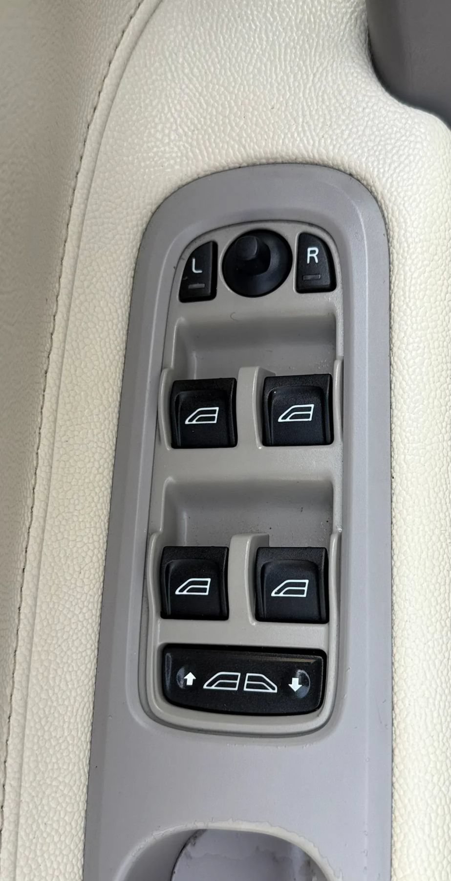 Used 2008 Volvo C70 T5 FWD image 27