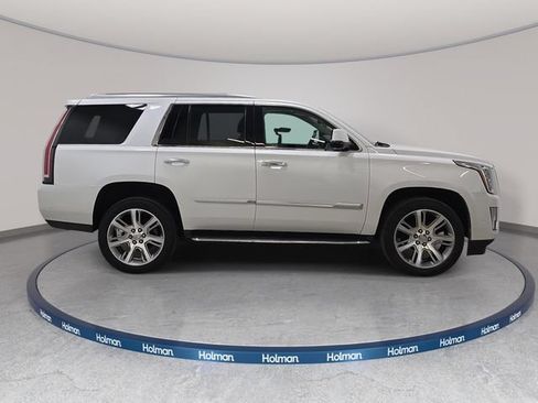 Used 2020 Cadillac Escalade Luxury AWD/4WD image 5
