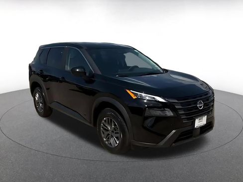 Used 2026 Nissan Rogue SV FWD image 3