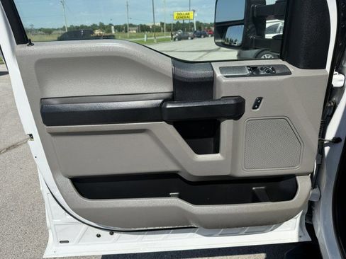 Used 2017 Ford F550 2WD Regular Cab Super Duty image 19