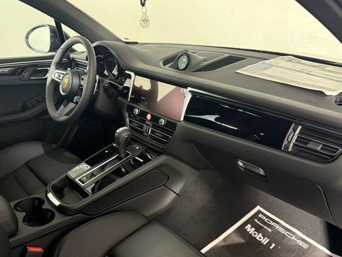 New 2026 Porsche Macan image 19
