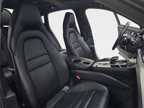 Used 2018 Porsche Panamera 4 image 12