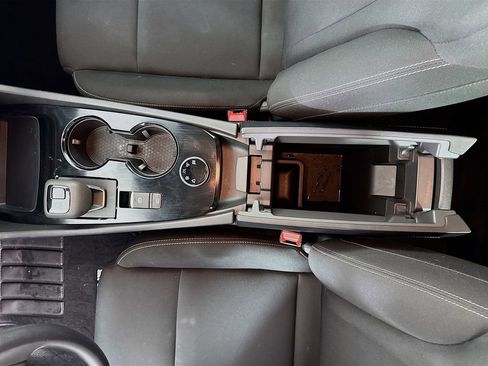 Used 2023 Nissan Rogue S image 34