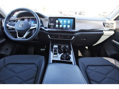 Used 2024 Volkswagen Atlas SE image 12