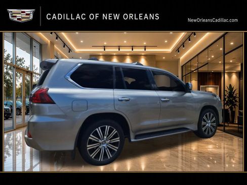 Used 2021 Lexus LX 570 4WD w/ Luxury Package image 3