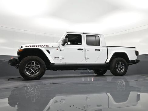 Used 2025 Jeep Gladiator Mojave w/ Convenience Group AWD/4WD image 33