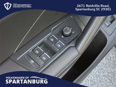Used 2024 Volkswagen Tiguan SE R-Line image 17