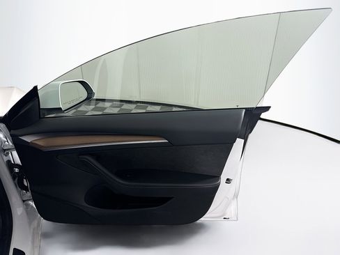 Used 2023 Tesla Model 3 Standard Range image 31