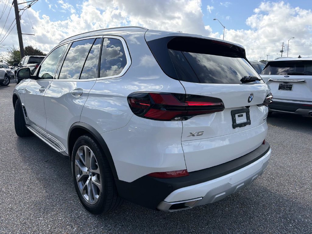 Used 2025 BMW X5 xDrive40i w/ Climate Comfort Package AWD/4WD image 5