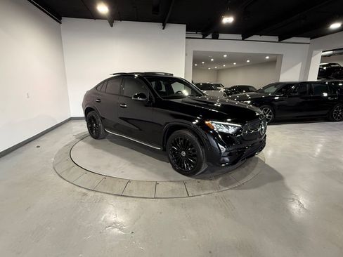 Used 2024 Mercedes-Benz GLC 300 4MATIC w/ AMG Line image 9