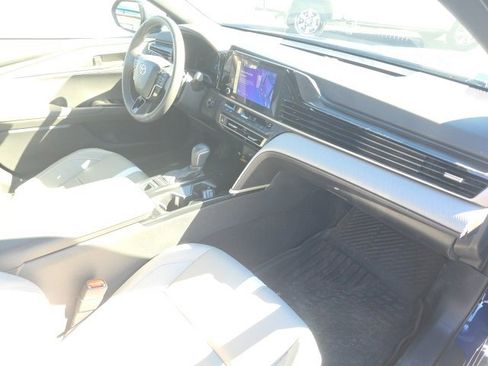 Used 2025 Toyota Camry SE image 9