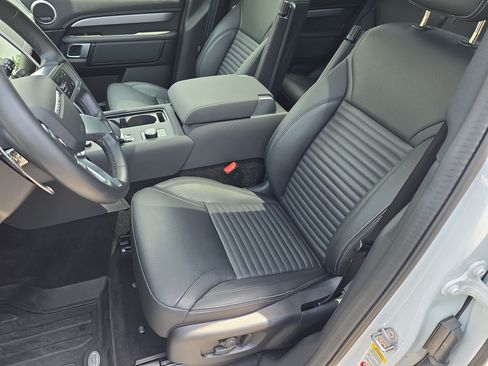 Certified 2025 Land Rover Discovery Dynamic SE AWD/4WD image 15