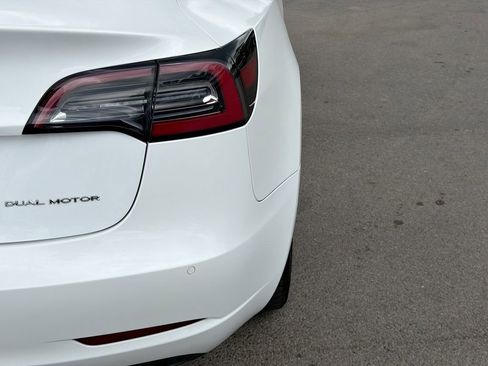 Used 2018 Tesla Model 3 Long Range AWD/4WD image 11