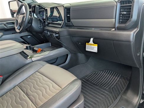 Used 2024 Chevrolet Silverado 2500 ZR2 image 18