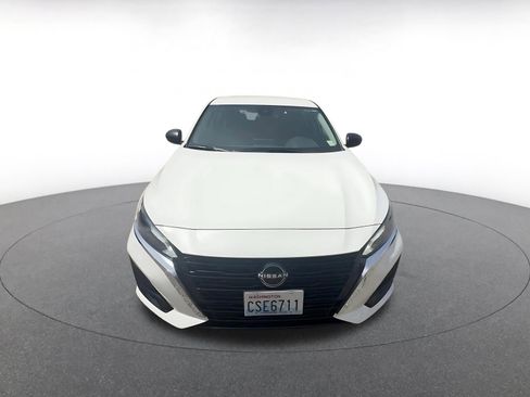 Used 2025 Nissan Altima 2.5 SV FWD image 4