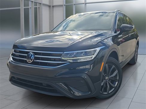 Used 2022 Volkswagen Tiguan SE image 1