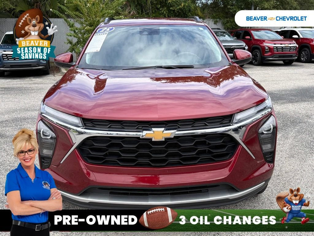 Used 2025 Chevrolet Trax LT FWD image 3