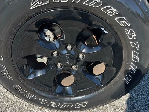 Used 2015 Jeep Wrangler Unlimited Sahara image 19