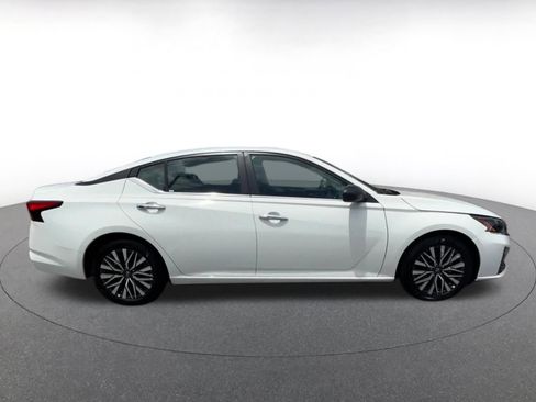 Used 2025 Nissan Altima 2.5 SV FWD image 16