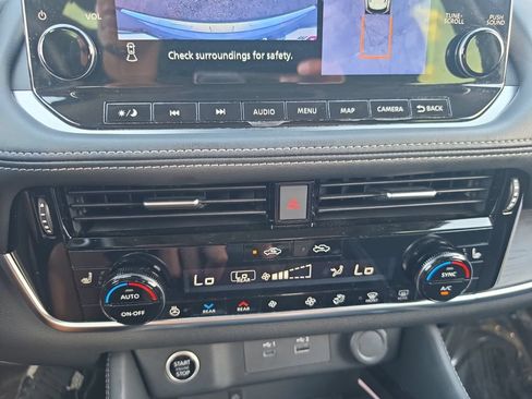 Used 2023 Nissan Rogue Platinum w/ Platinum Premium Package FWD image 22