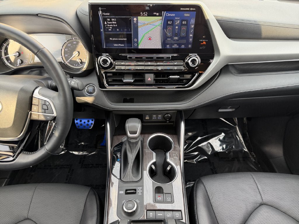Used 2022 Toyota Highlander Platinum AWD/4WD image 12