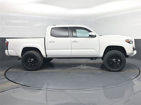 Used 2020 Toyota Tacoma TRD Off-Road image 33