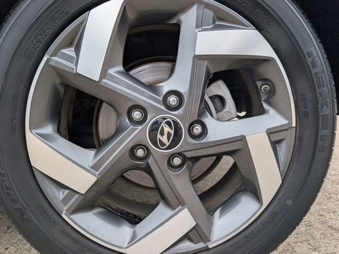 Used 2024 Hyundai Venue SEL FWD image 7