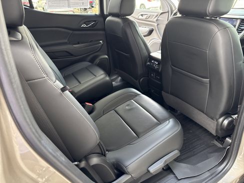 Used 2023 GMC Acadia SLT AWD/4WD image 14