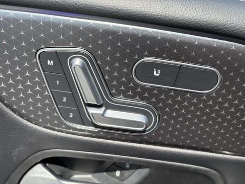 Used 2025 Mercedes-Benz GLB 250 image 14