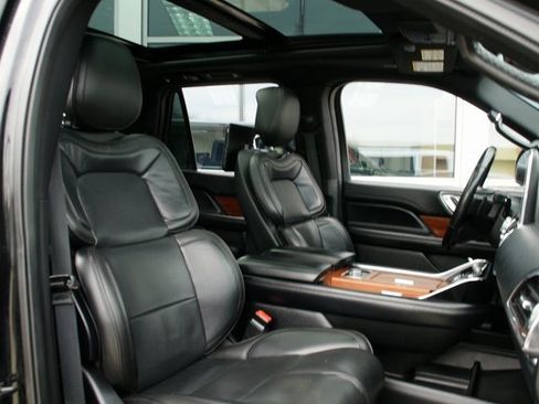 Used 2018 Lincoln Navigator L Select image 39