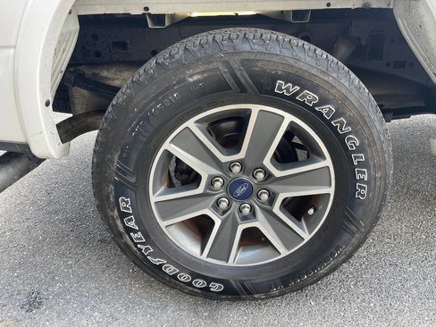 Used 2015 Ford F150 XLT w/ Equipment Group 302A Luxury image 12