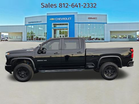 Used 2024 Chevrolet Silverado 2500 ZR2 w/ Technology Package image 4