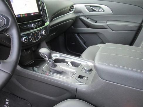 Used 2023 Chevrolet Traverse LT w/ LT Premium Package AWD/4WD image 17