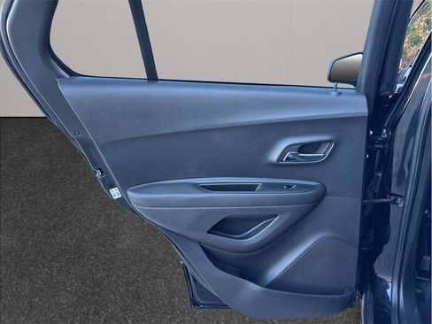 Used 2019 Chevrolet Trax LS image 28