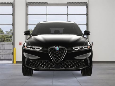 New 2025 Alfa Romeo Tonale image 9