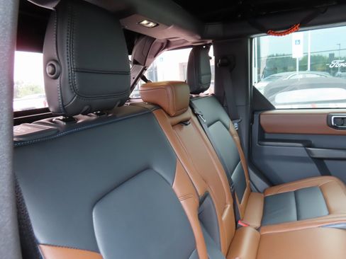 Used 2024 Ford Bronco Outer Banks image 28