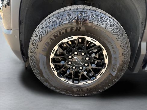 Used 2026 Chevrolet Silverado EV Trail Boss AWD/4WD image 34