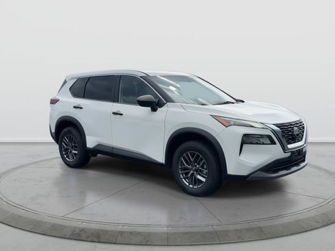 Used 2023 Nissan Rogue S AWD/4WD image 2
