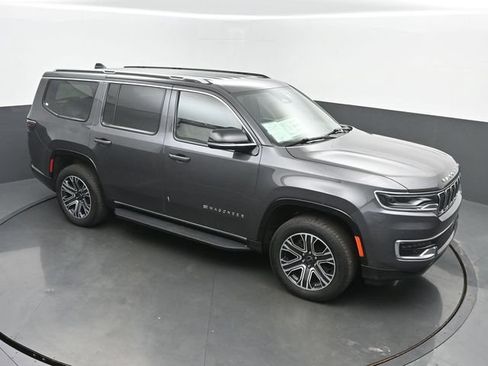Used 2025 Jeep Wagoneer 4WD image 43