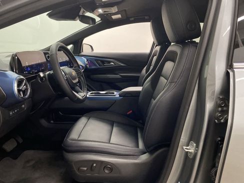 Used 2025 Chevrolet Equinox EV LT w/ Convenience Package image 13