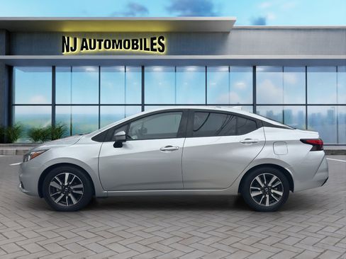 Used 2021 Nissan Versa SV image 4