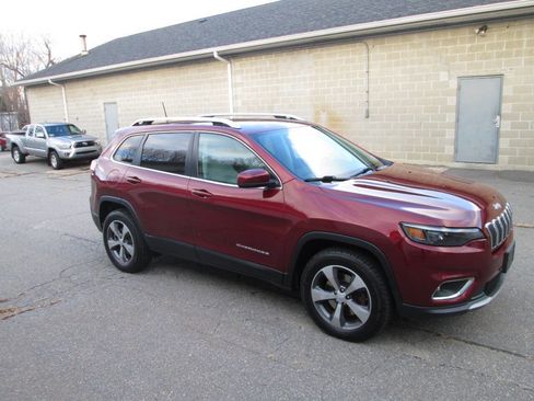 Used 2019 Jeep Cherokee Limited image 4