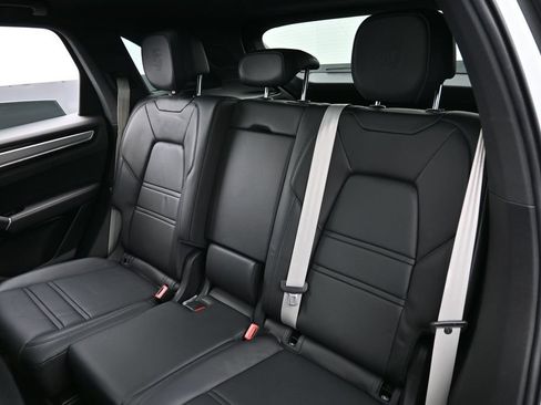 Certified 2022 Porsche Cayenne Platinum Edition AWD/4WD image 24
