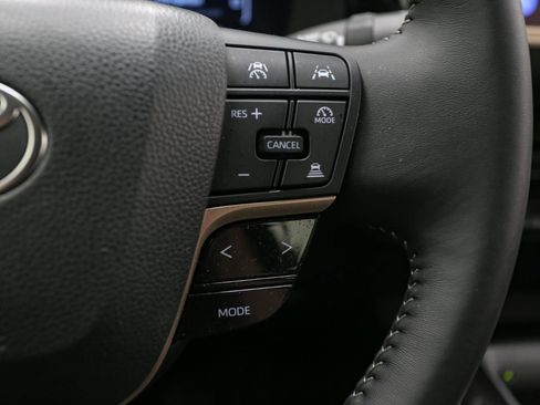 Used 2026 Toyota Crown AWD/4WD image 32