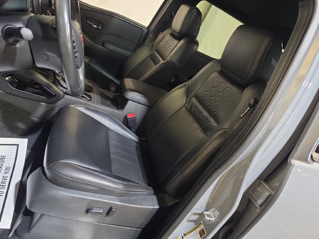 Used 2022 Nissan Frontier PRO-4X w/ Pro-4X Premium Package AWD/4WD image 13