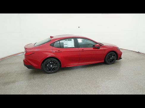 Used 2026 Toyota Camry SE FWD image 4